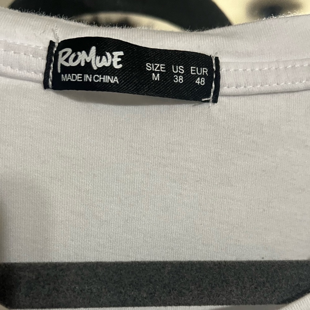 Graphic tee - Picture 2 of 3